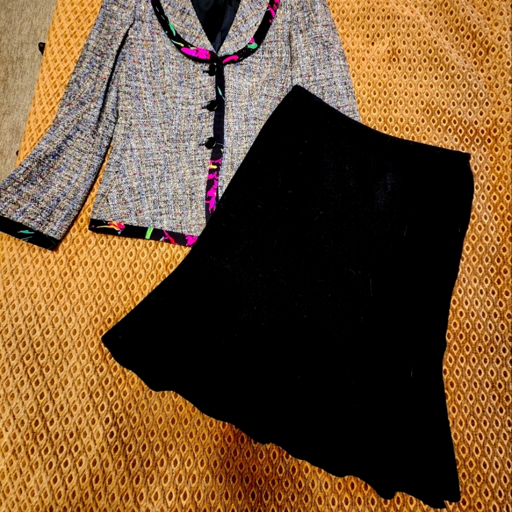 ARMANI COLLEZIONI fully lined Virgin-Wool  Tulip Skirt